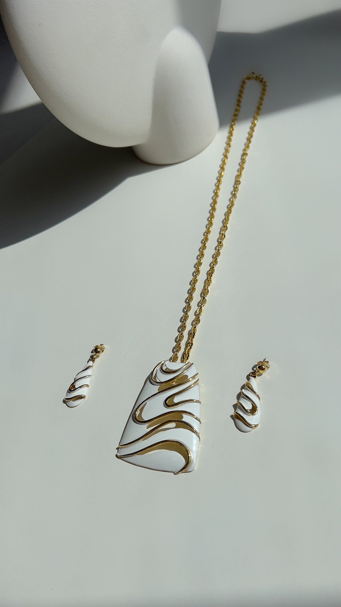 White enamel long necklace set