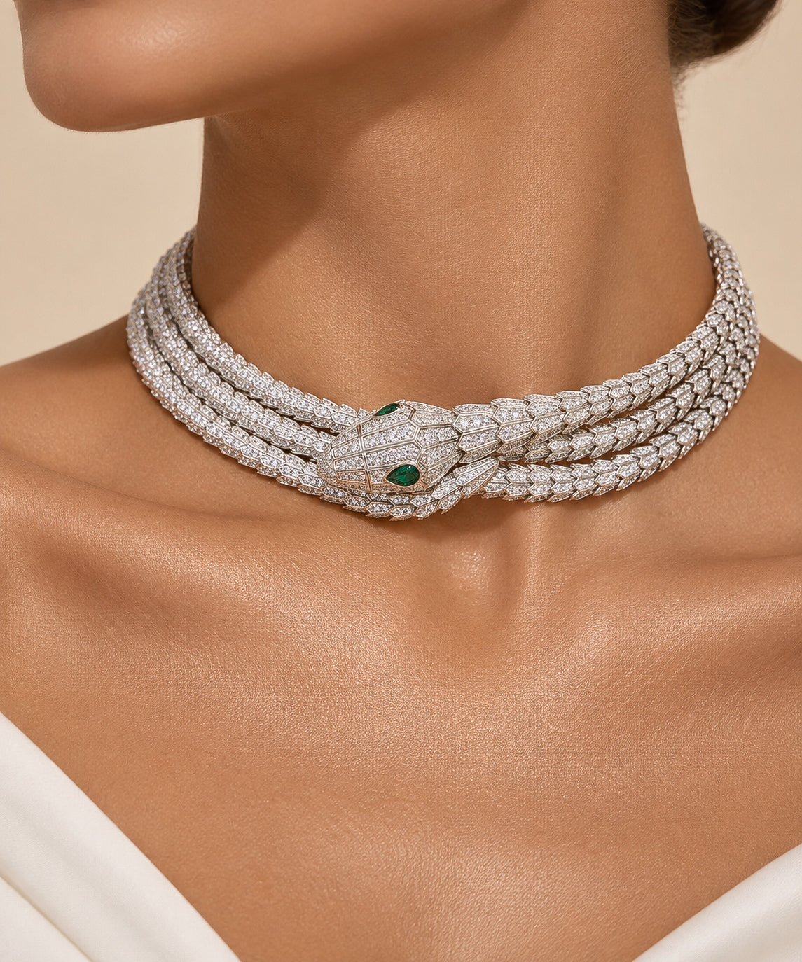 The Serpentine Emerald Choker necklace
